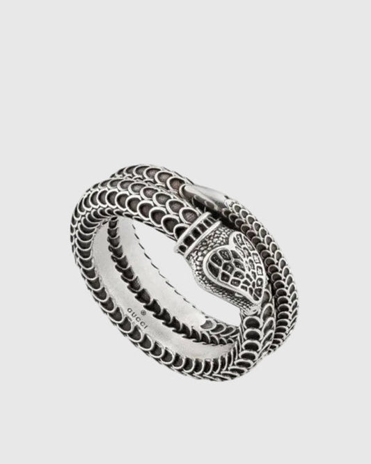 Front angled view of the Aerion Marmont 925 silver serpent ring, showcasing the intricately engraved reptile scales and vintage oxidized patina.