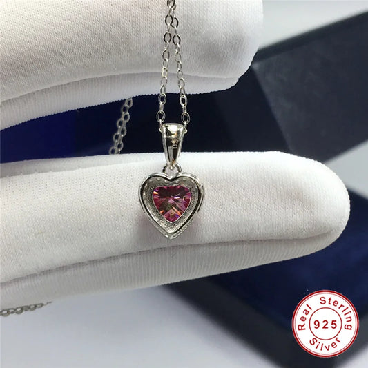 روزافـي | قلب يتألق بالضوء الوردي