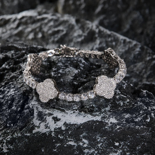 Clovisse | Fortune in Sparkling Light