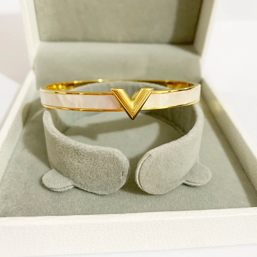 VELORA Bracelet | Gold Jewelry | V-Shaped Shell Inlay Design