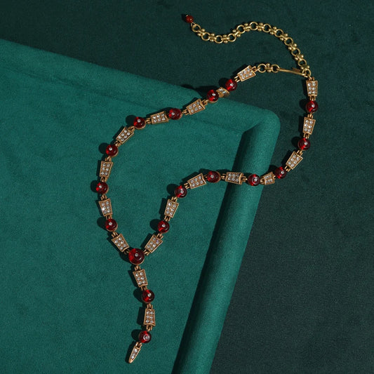 Rubivine | مجوهرات ذهب 24K | تصميم Y بكريستال ياقوتي