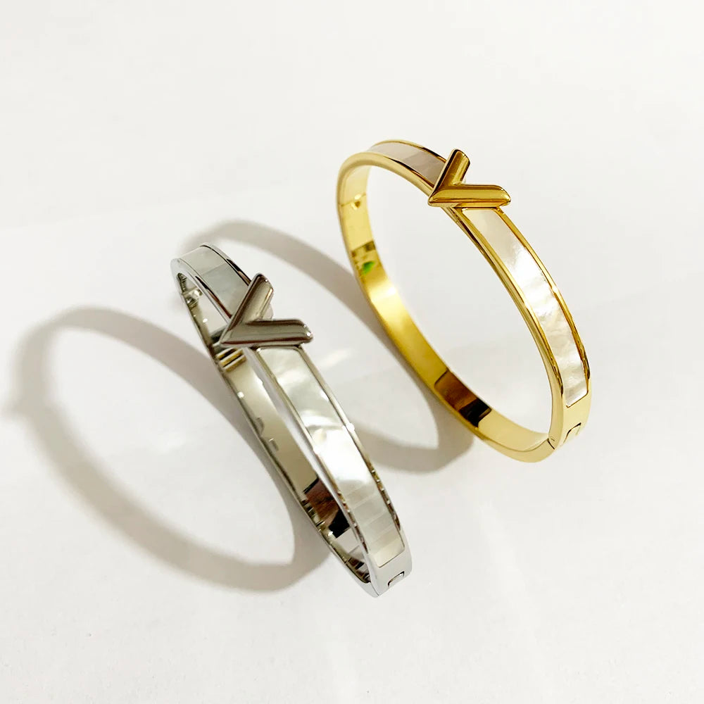 VELORA Bracelet | Gold Jewelry | V-Shaped Shell Inlay Design