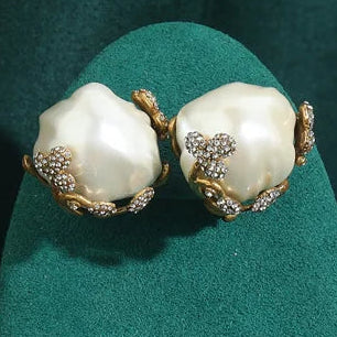 أقراط Maribelle | مجوهرات ذهب 24K | لآلئ باروكية طبيعية