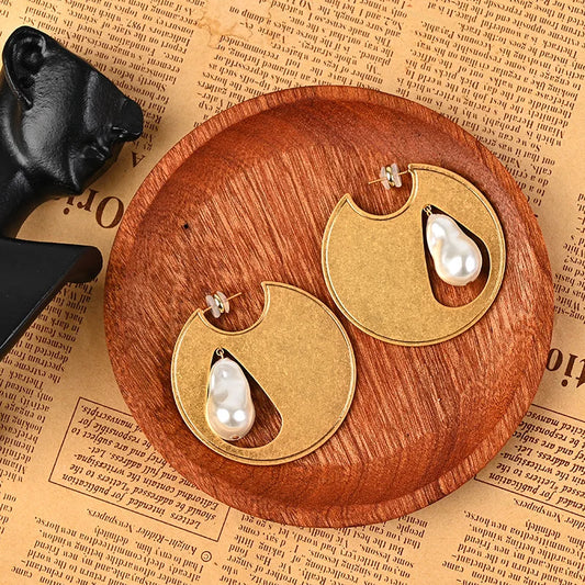 Lunara | لؤلؤة باروكية بعمق الذهب