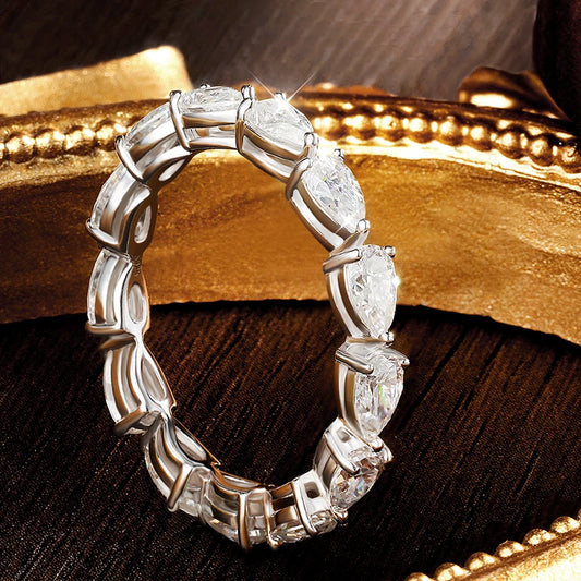 Étoile Éternelle — Pear Moissanite Band