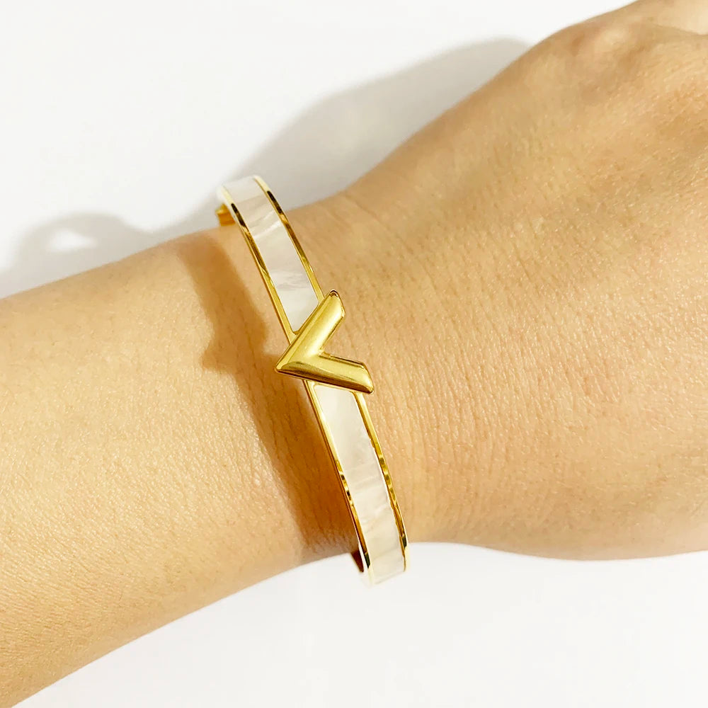 VELORA Bracelet | Gold Jewelry | V-Shaped Shell Inlay Design
