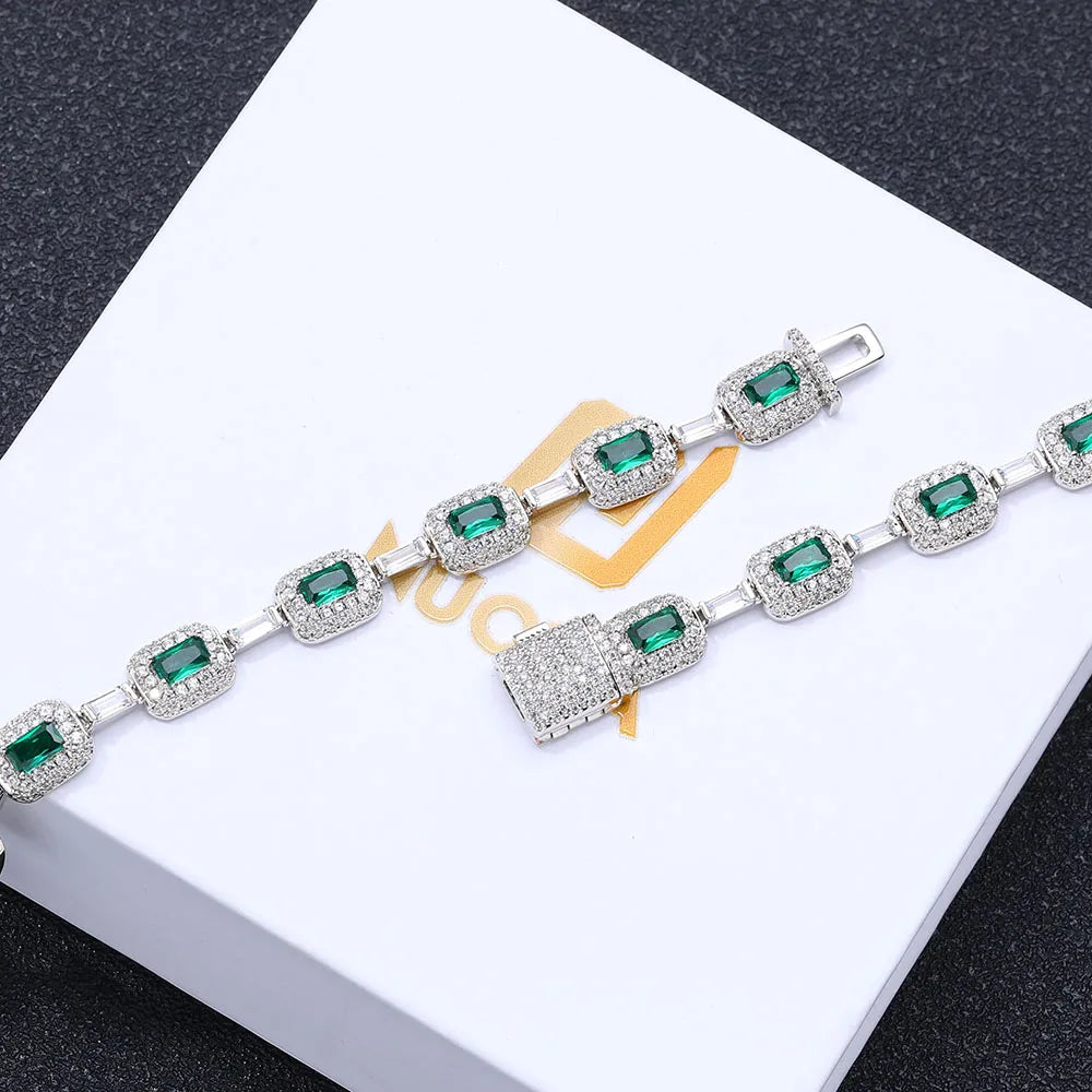 Verdura | Emerald Light in Motion