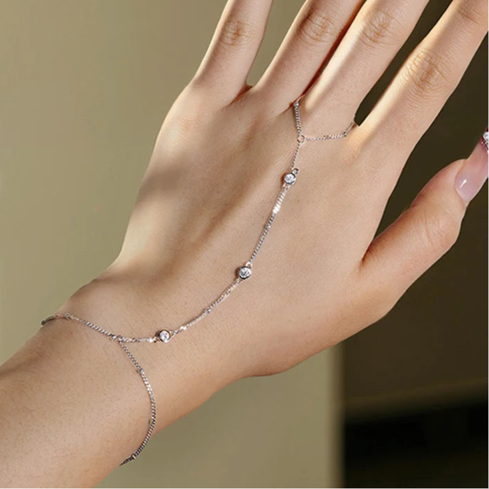 Celestisse Chain | Moissanite Hand Bracelet