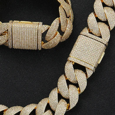 فروستريجن | سيادة مرصعة بالضياء