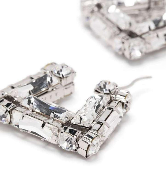 Lustria — Sculpted Light in Bold Geometry