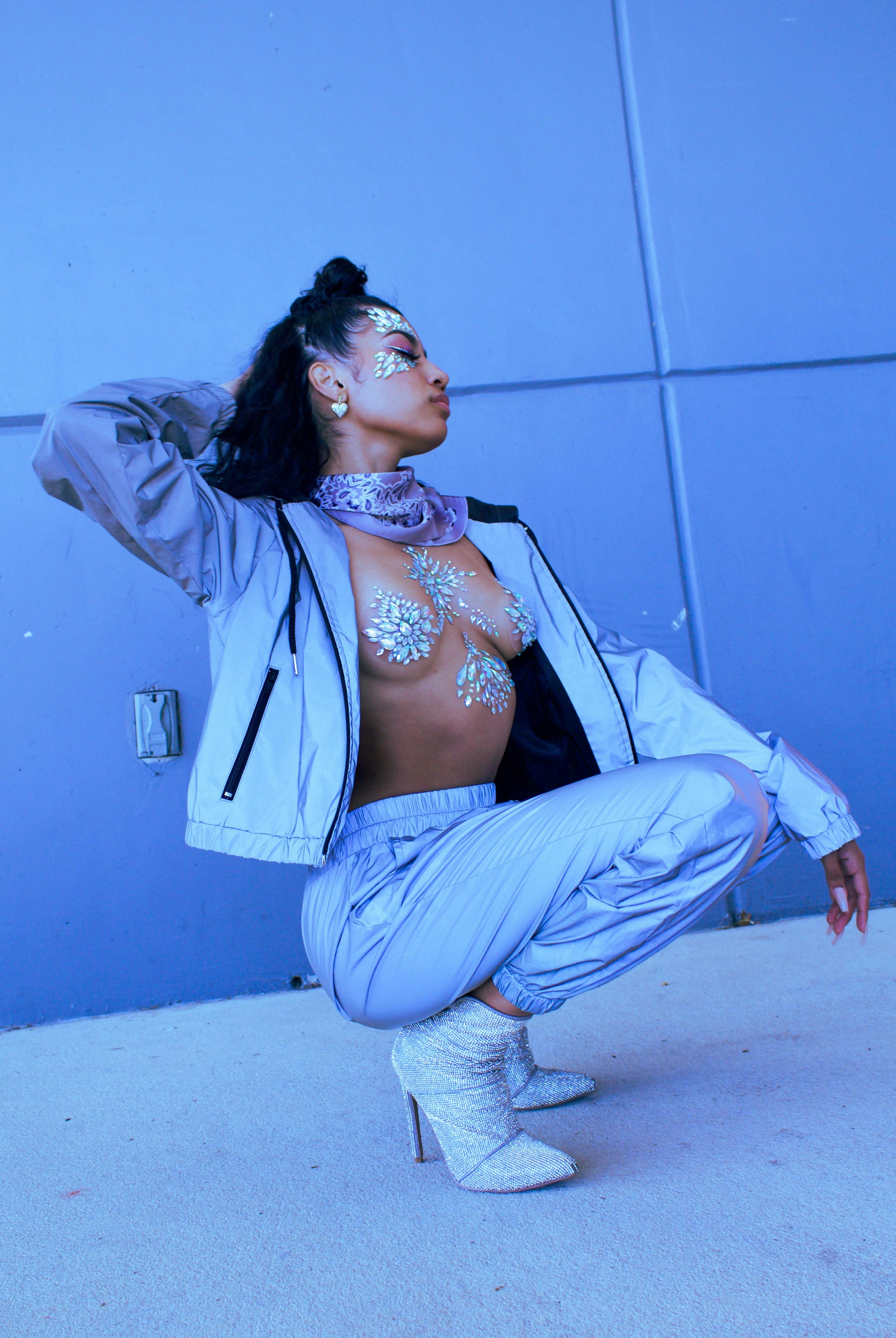 Why Statement Jewelry Works Best with Minimal Outfits