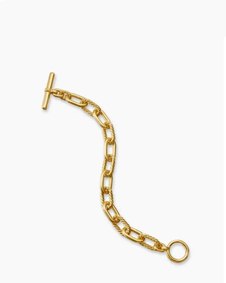 Top-down studio layout of the 18-inch solid Italian silver chunky chain bracelet, highlighting the 11mm pillow-shaped alternating smooth and cabled links.