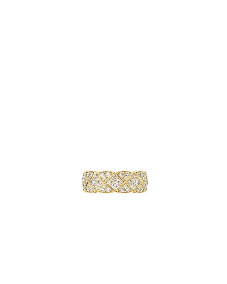 Front view of the Matelassé 18K gold-plated 925 silver wide band ring, showcasing the iconic quilted geometric pattern and micro-pavé VVS1 moissanite stones.