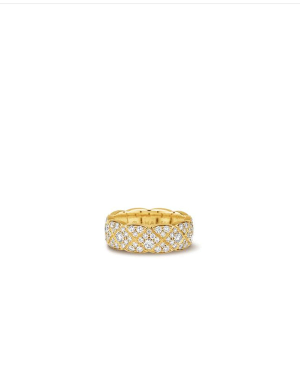 Front view of the Matelassé 18K gold-plated 925 silver wide band ring, showcasing the iconic quilted geometric pattern and micro-pavé VVS1 moissanite stones.