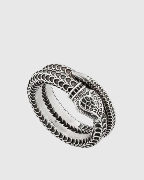 Front angled view of the Aerion Marmont 925 silver serpent ring, showcasing the intricately engraved reptile scales and vintage oxidized patina.