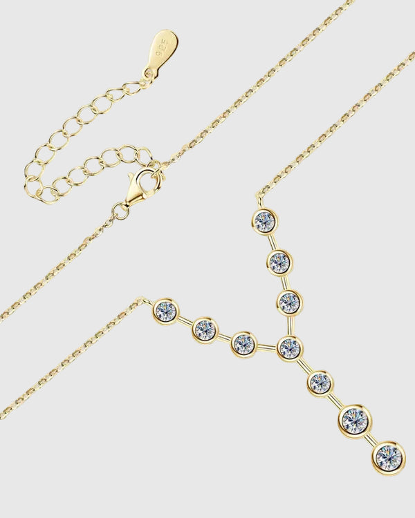 Close-up of the 40+5cm adjustable cable chain and secure lobster clasp of the fine silver moissanite necklace.