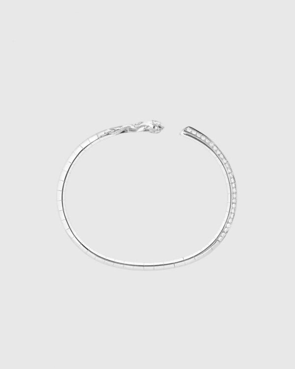 Top-down view of the L’Éthérée bracelet showing its circular claspless design and fully articulated structure that wraps the wrist.