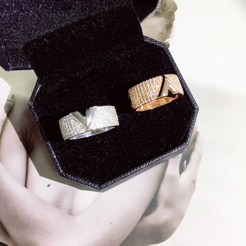 VERISSIMA Ring | Gold & Silver Jewelry | V Zircon Design
