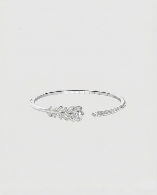 Front view of the peacock feather head of the L’Éthérée bracelet, featuring 117 pavé-set VVS1 diamonds on white gold plated silver.