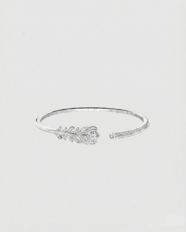 Front view of the peacock feather head of the L’Éthérée bracelet, featuring 117 pavé-set VVS1 diamonds on white gold plated silver.