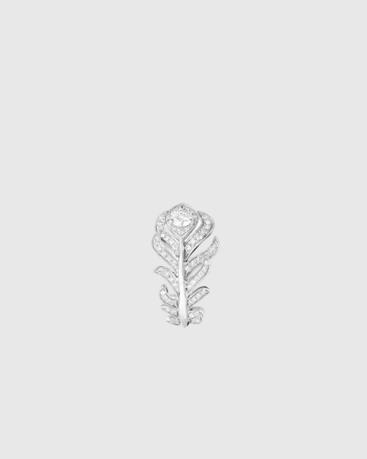 Front view of the peacock feather head of the L’Éthérée ring, featuring 84 pavé-set VVS1 diamonds on white gold plated silver.