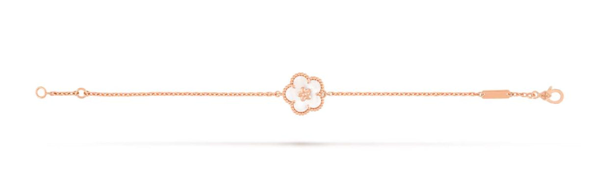Lucky Spring bracelet, plum blossom
Hallmark clasp, extra small model in 18K rose gold