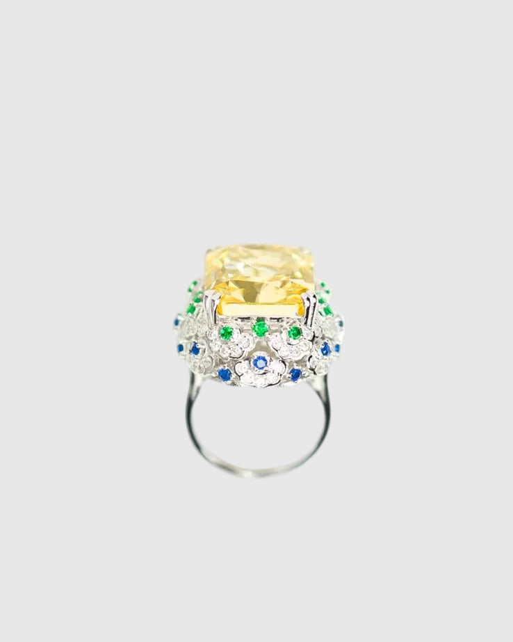 Profile view of a rhodium-plated 925 silver ring showcasing the high-jewelry craftsmanship and mounting.