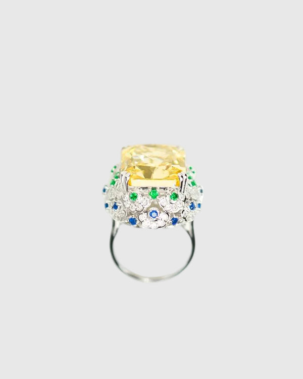 Profile view of a rhodium-plated 925 silver ring showcasing the high-jewelry craftsmanship and mounting.