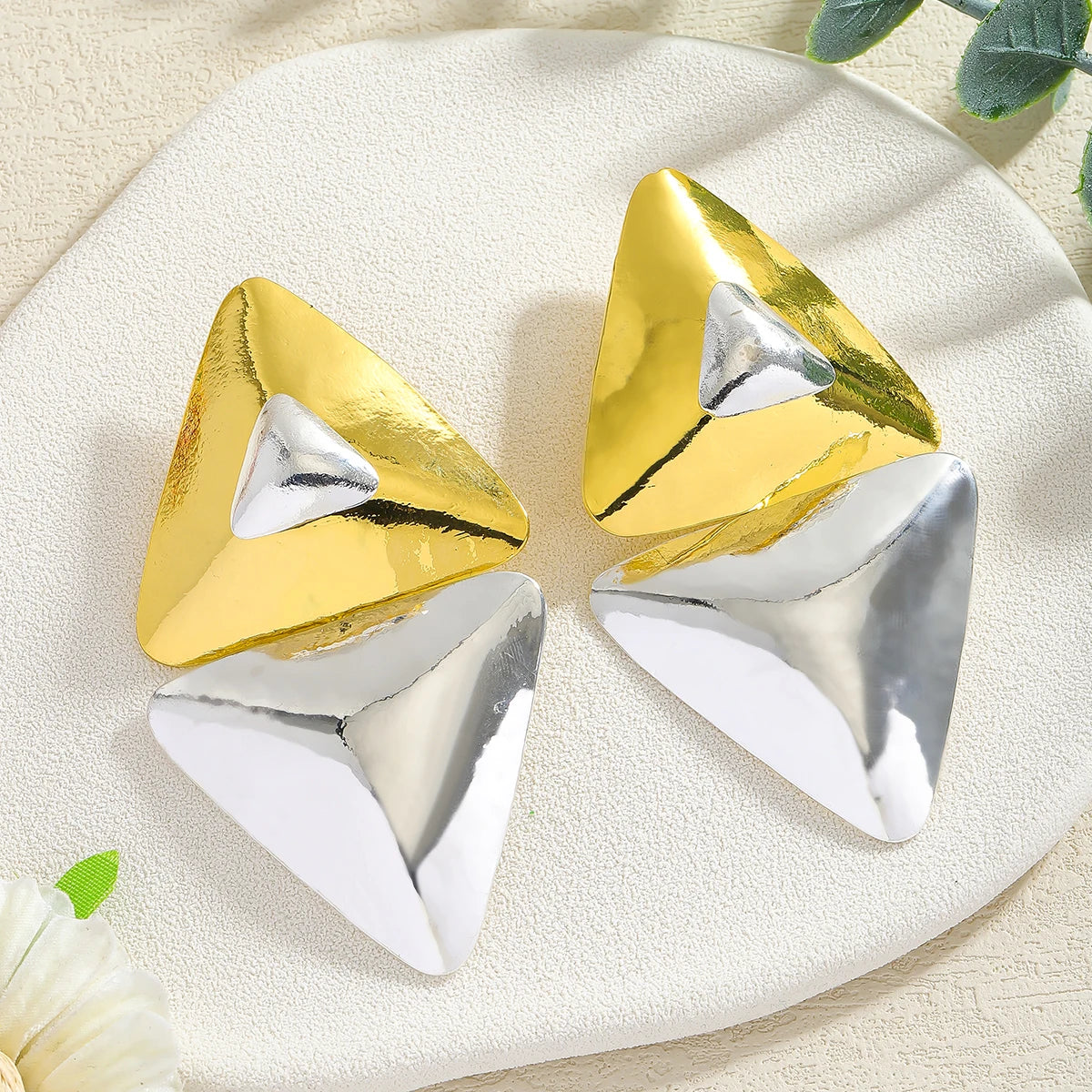 Aurivéra | Bold Geometric Statement