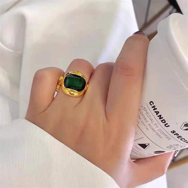 Émeraudelle | Bold Green Majesty