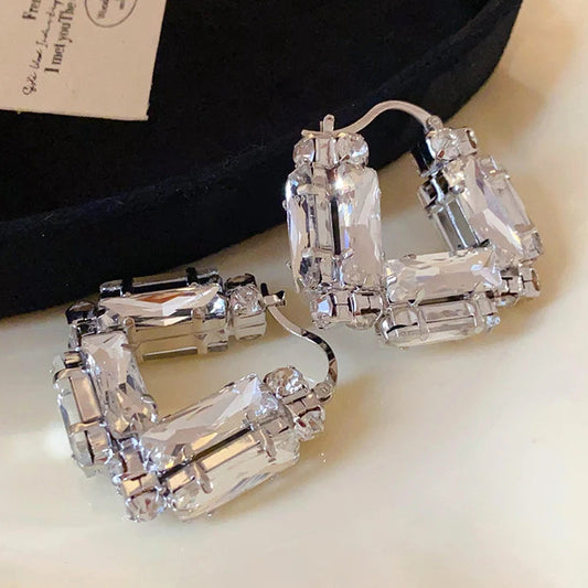 Lustria — Sculpted Light in Bold Geometry