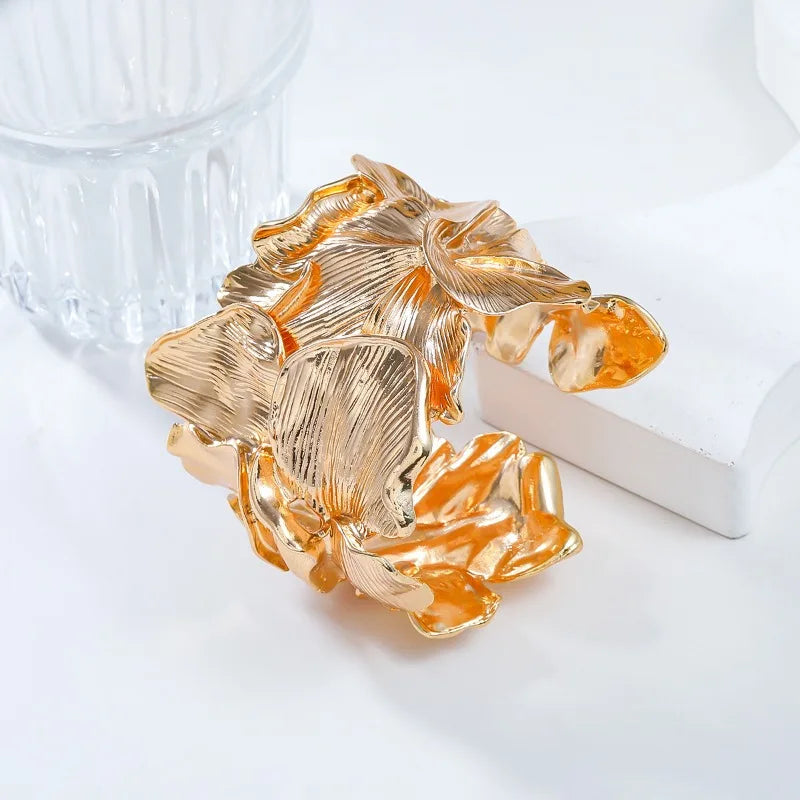 Florévoque | Golden Petals in Bloom