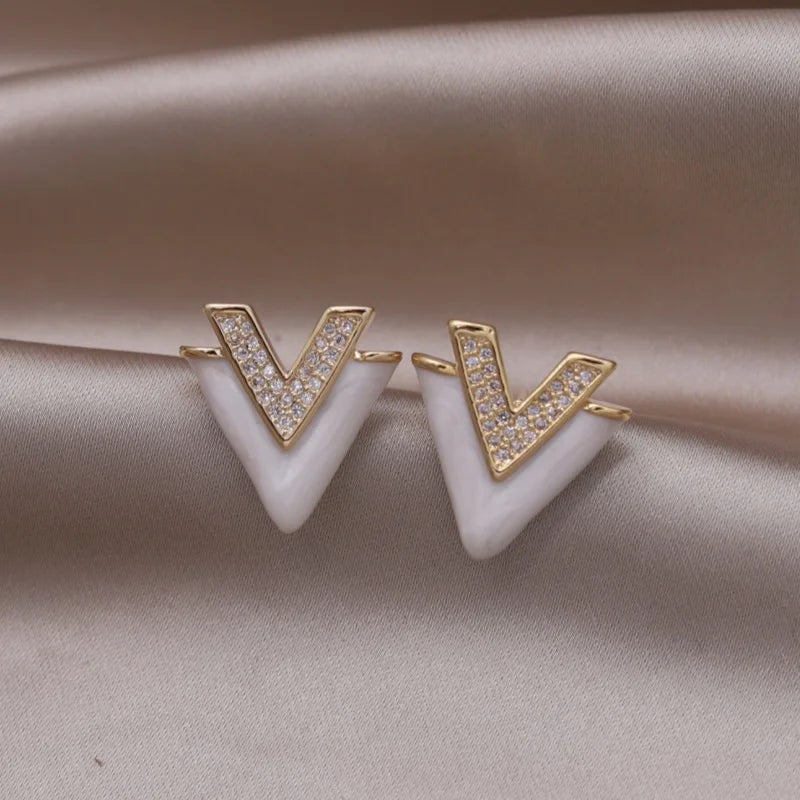 Élanvia | Twin V Elegance