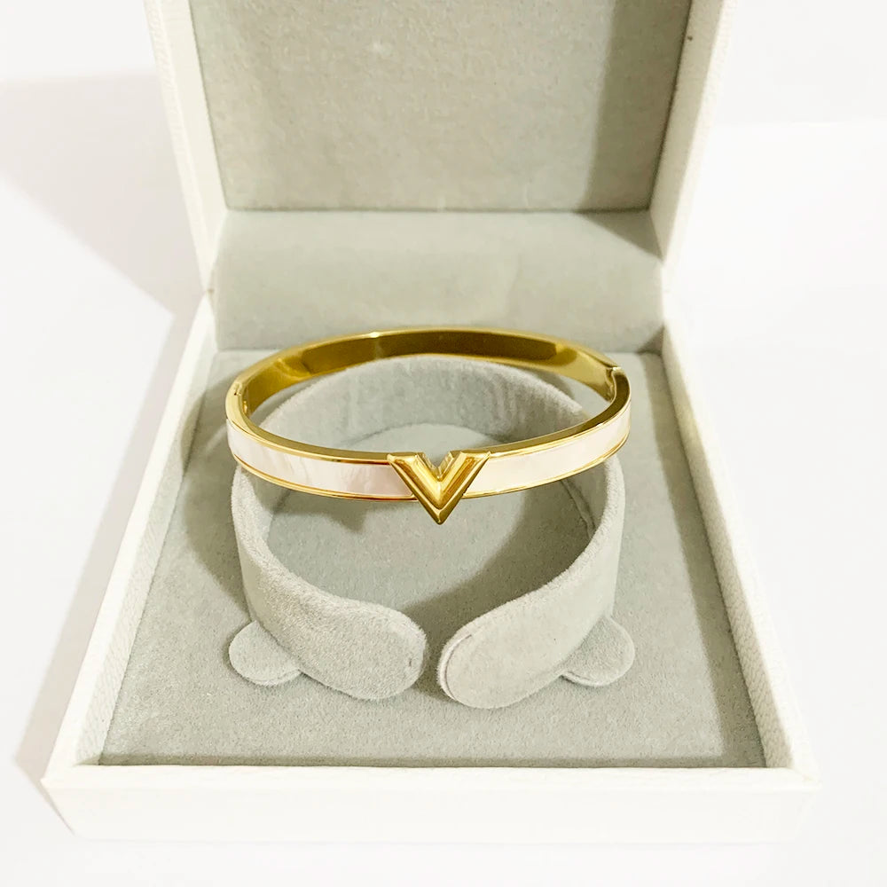 VELORA Bracelet | Gold Jewelry | V-Shaped Shell Inlay Design