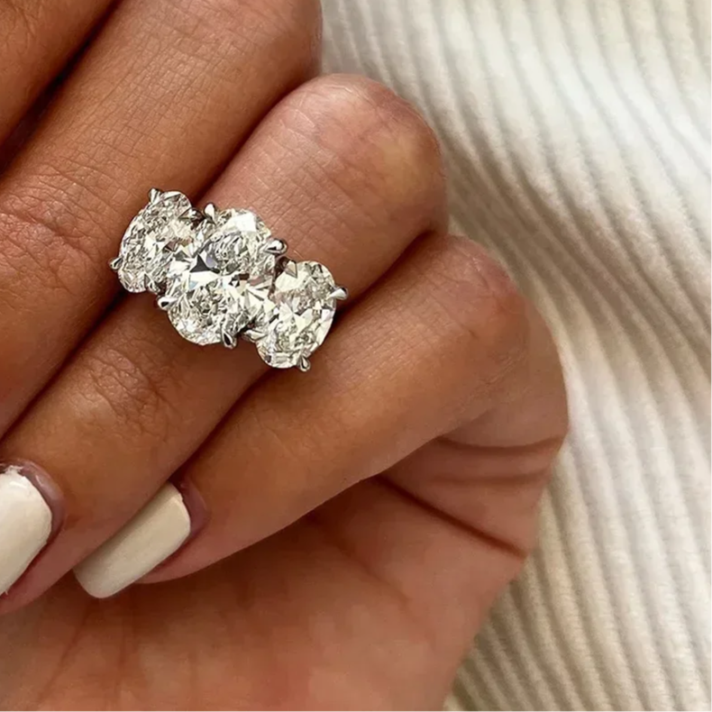 Eterna | 6 Karat Oval Moissanite Yüzük