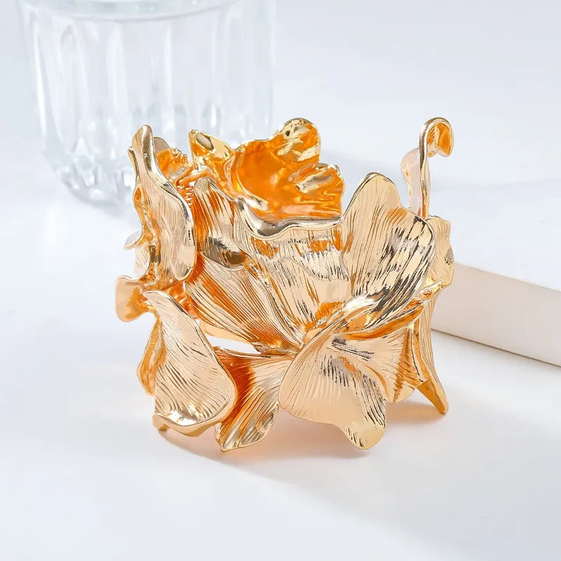 Florévoque | Golden Petals in Bloom