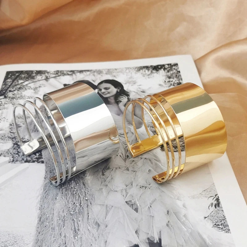 Aurévia | Gold-Tone | Sculpted Cuff