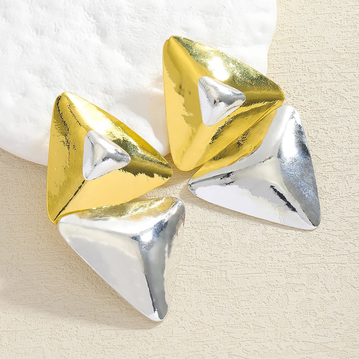 Aurivéra | Bold Geometric Statement