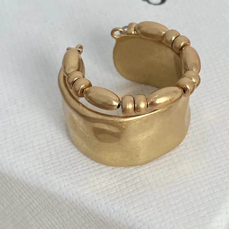 Velora | Bold Retro Elegance