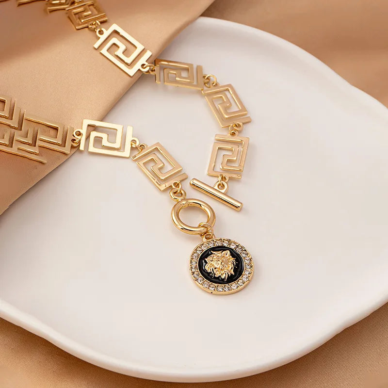 Chainava | Retro Gold-Tone Chain with Geometric Relief