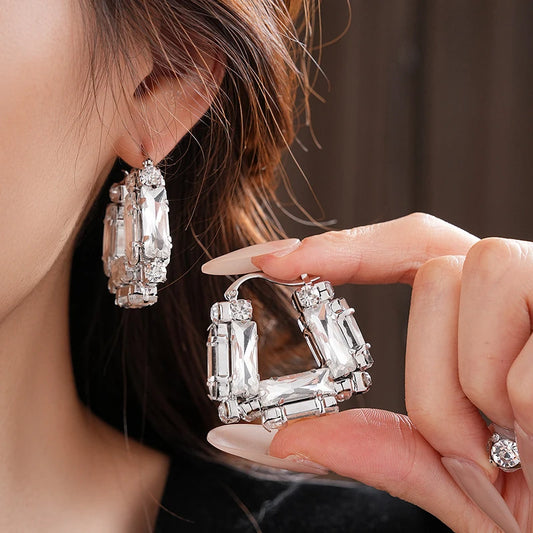 Lustria | Bold Geometry. Pure Brilliance.