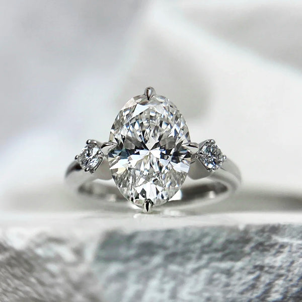 Lunara — Oval Moissanite Işıltısı
