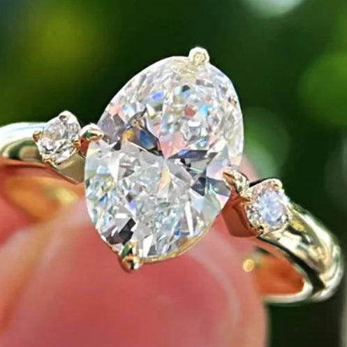 Lunara — Oval Moissanite Işıltısı