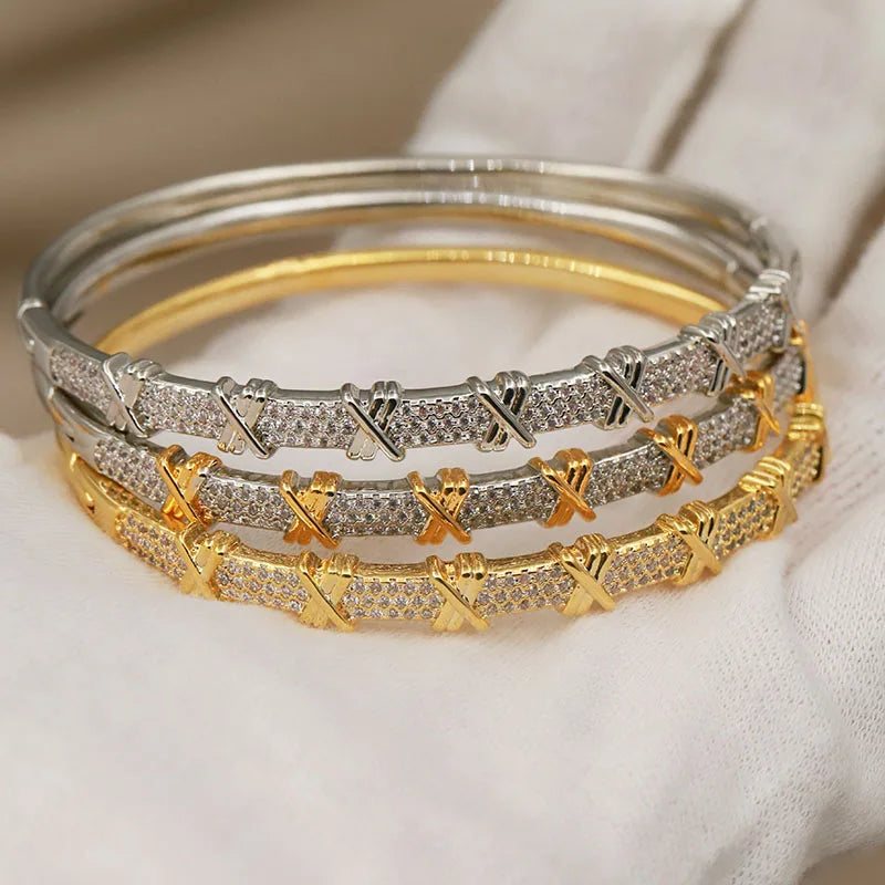 سوار LUMINA Cuff | مجوهرات ذهبية | مرصعة بأحجار الزركون 