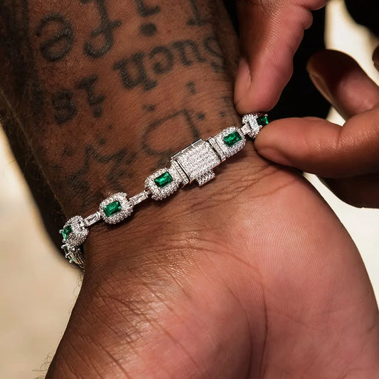 Verdura | Emerald Light in Motion