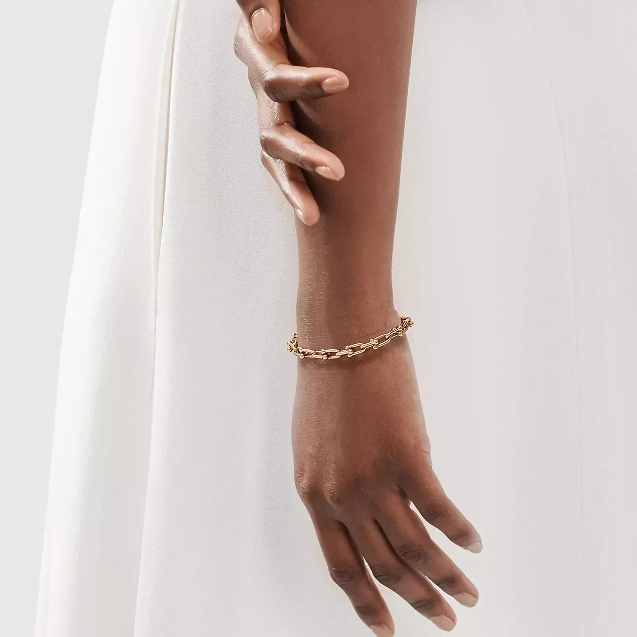 Cavelure | 925 Silver Jewelry | Horseshoe Buckle Design