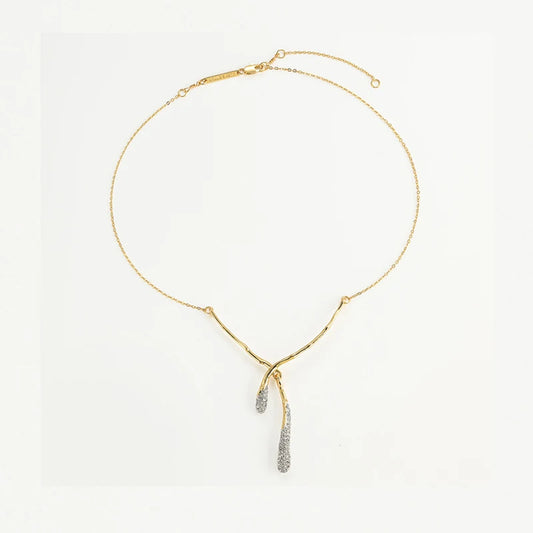 قلادة Seraphine | مجوهرات ذهب 18K | تصميم غصن متألق