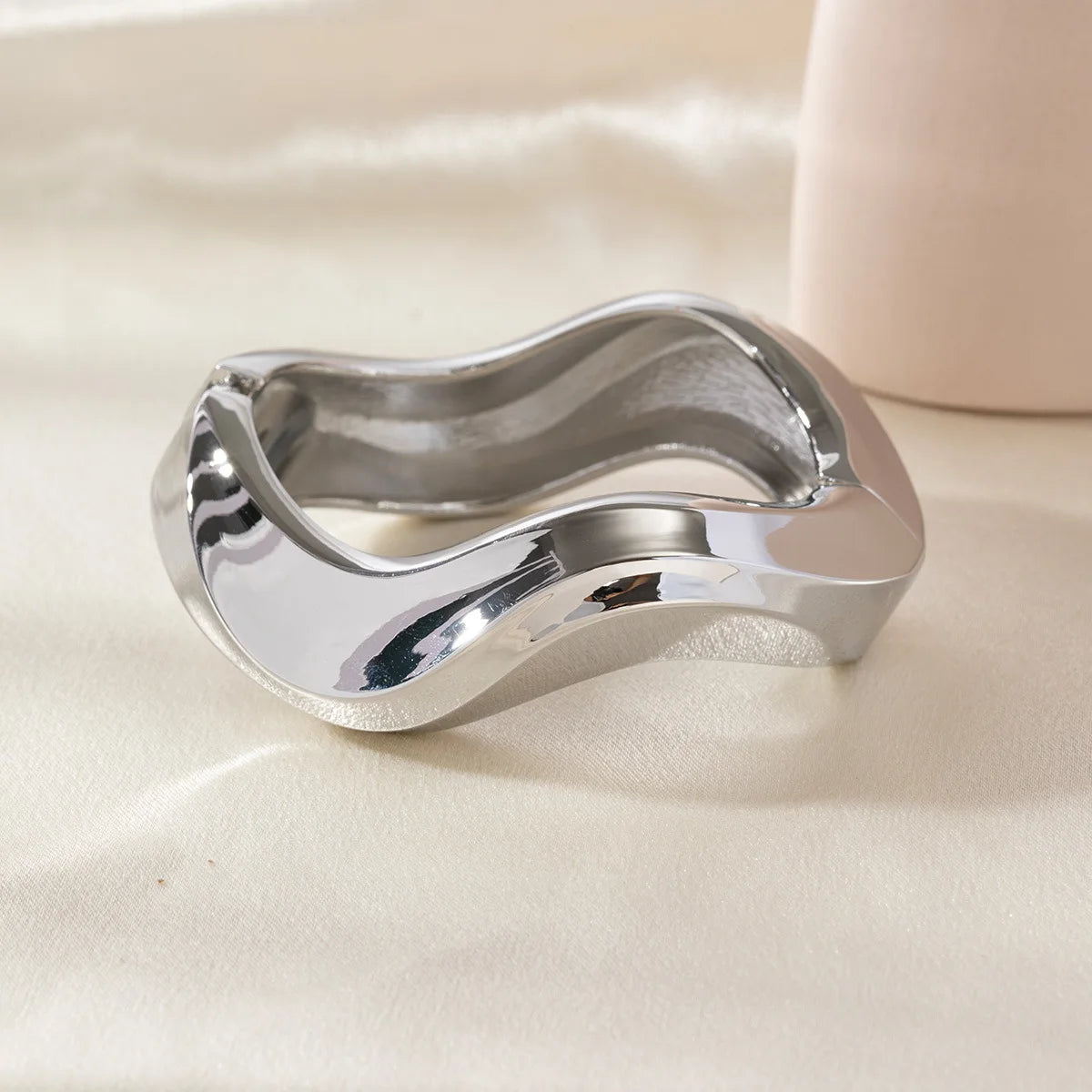 Aurévo | Sculptural Resin | Bold Geometry