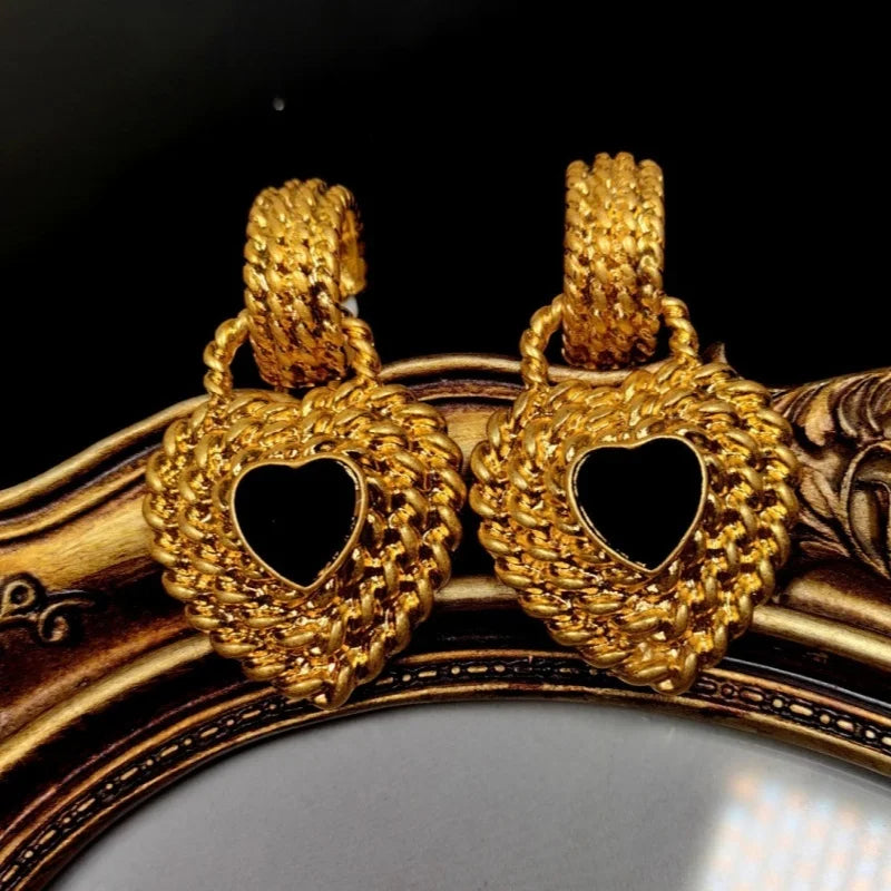 Aurélienne | Golden Heart Vintage Charm