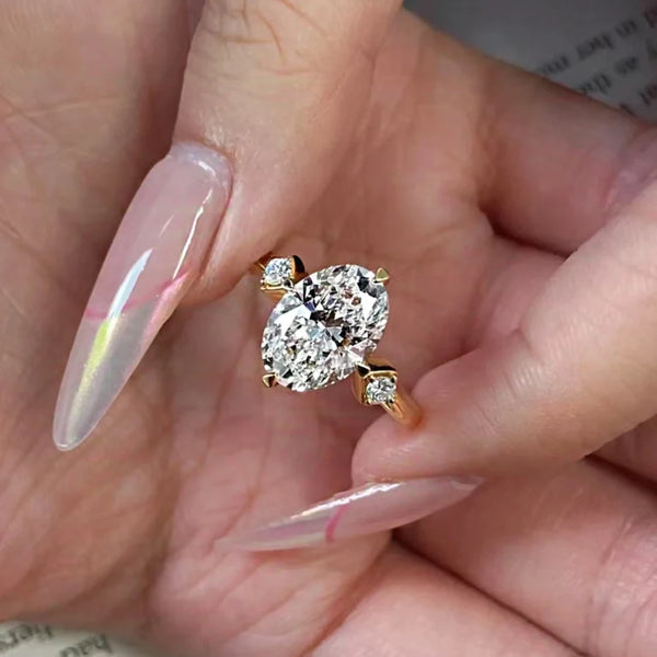 Lunara — Oval Moissanite Işıltısı